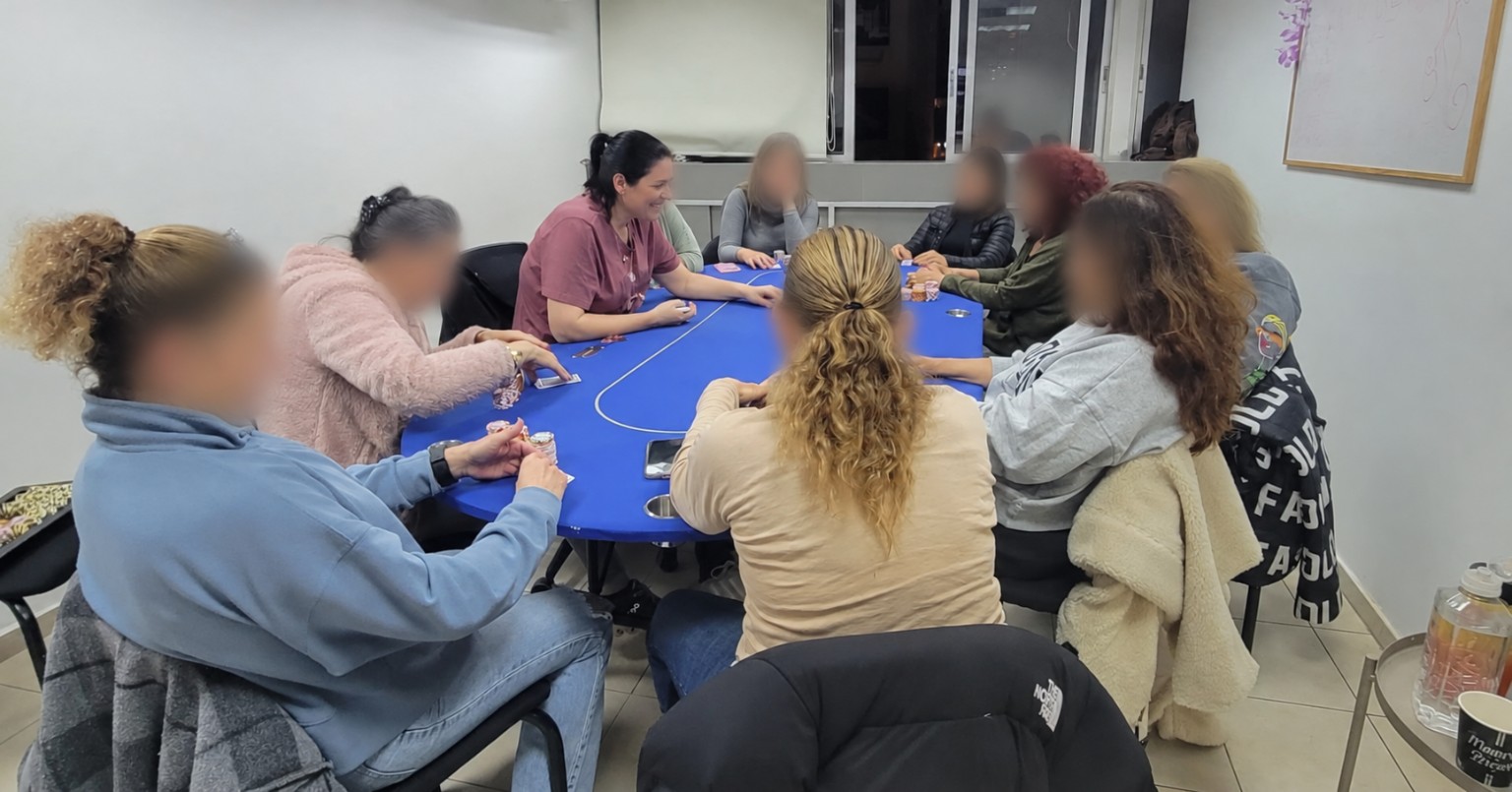 הסבר ותרגול סביב שולחן פוקר